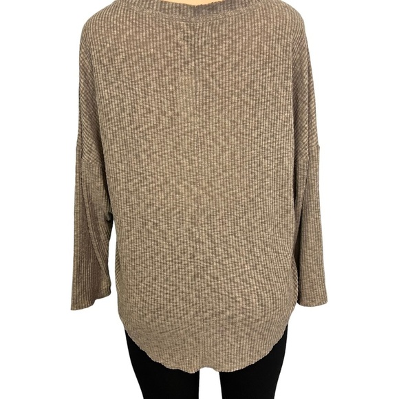 3/$30 🍂 Urban Outfitters Grey Textured Holland Henley Top - Picture 9 of 11